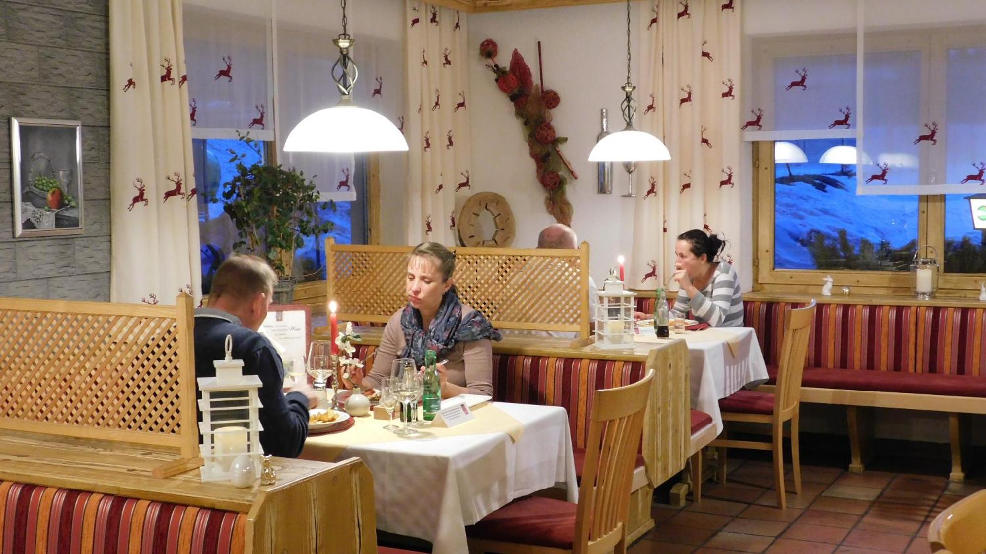 Alpenhotel & Aparthotel Lanz Хоентауерн Екстериор снимка