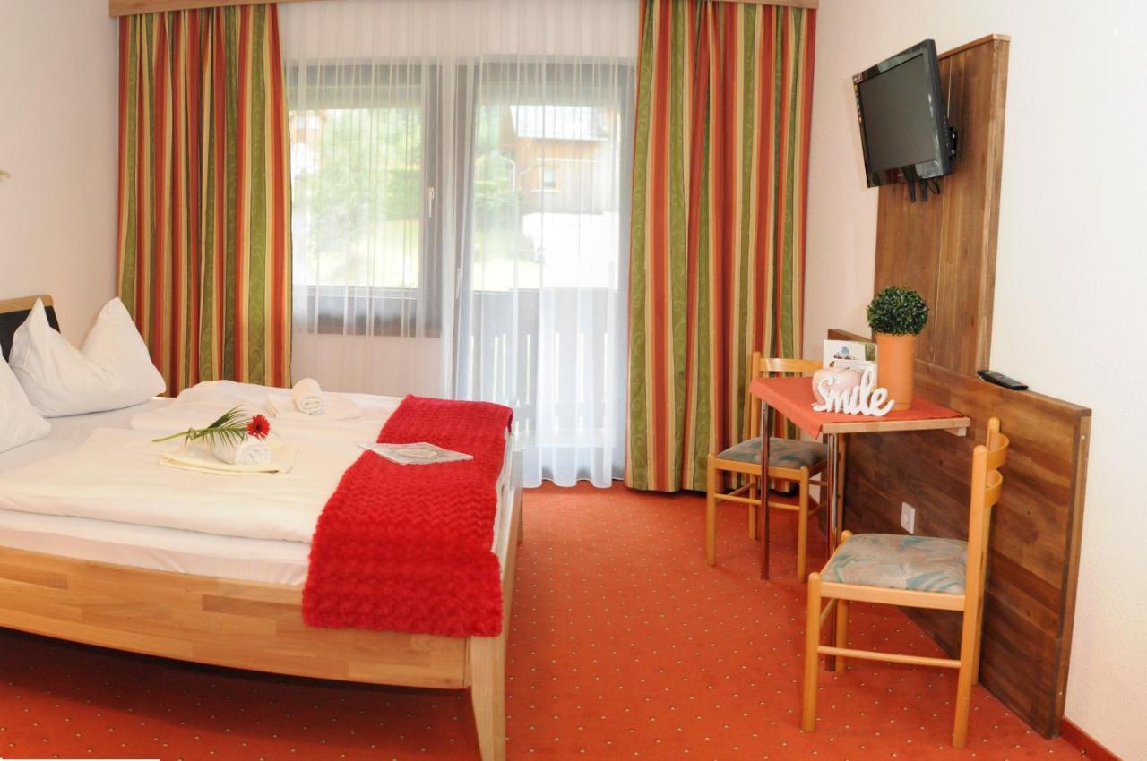 Alpenhotel & Aparthotel Lanz Хоентауерн Екстериор снимка